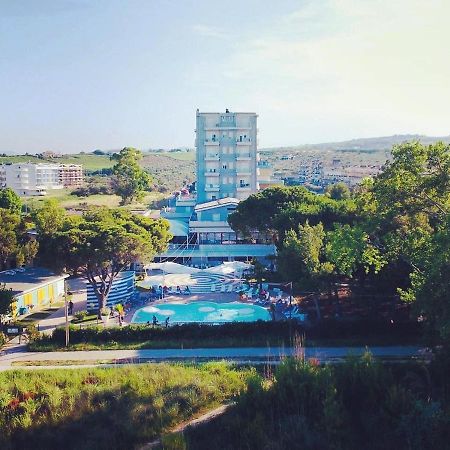 Hotel Perrozzi Vasto Luaran gambar