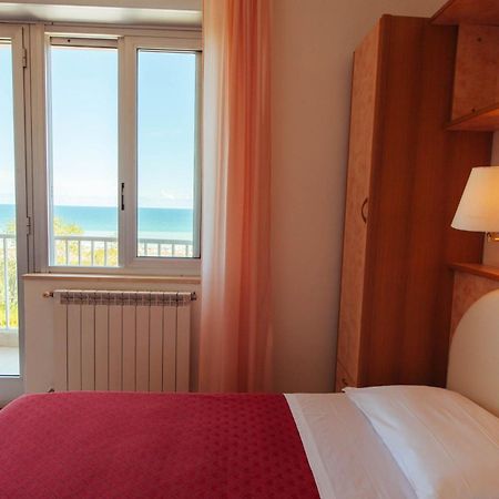 Hotel Perrozzi Vasto Bilik gambar