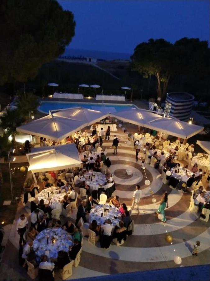 Hotel Perrozzi Vasto Luaran gambar